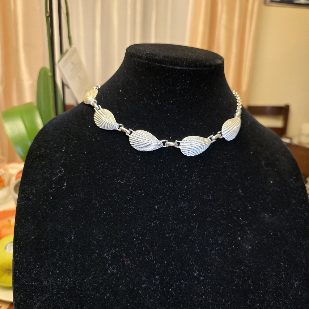 Vtg Sarah Coventry COCKLE SHELLS Necklace & Clip-Ons 1957 Silver Tone